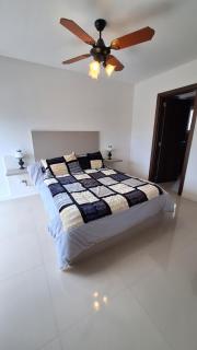 Departamento con balcón, hasta 4 personas, en Tandil, a metros de la plaza principal, con wi fi - 0