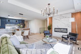 Newly renovated house in Toronto - 10 min to Airport - Free parking - 6