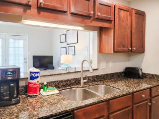 Cozy 2 bedroom, 2 bathroom condo located at Harbor Landing! - 2