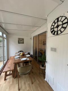 Cosy & Comfortable 3 Bed House, Office & Driveway - 8