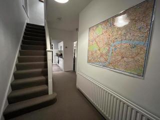 Cosy & Comfortable 3 Bed House, Office & Driveway - 3