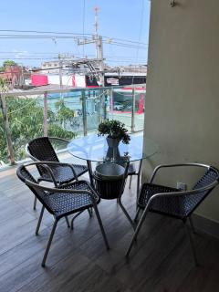 Modern 2-Suite Apartment with Gourmet Balcony - 2