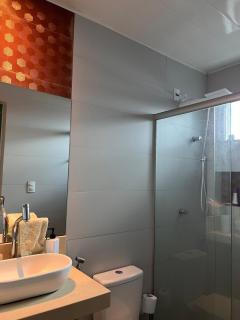 Modern 2-Suite Apartment with Gourmet Balcony - 1