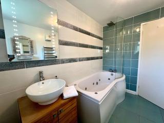 Charming Barn - 2 Bed - 4