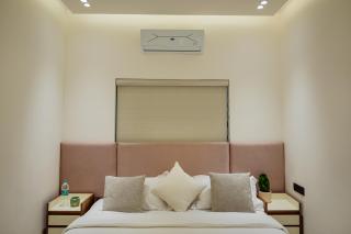 Royale Suites - Private Room - 2