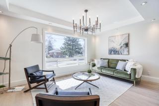 Newly renovated house in Toronto - 10 min to Airport - Free parking - 4