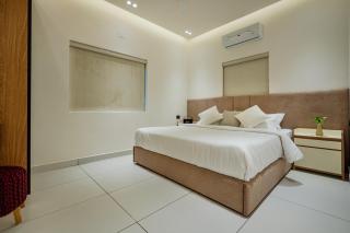 Royale Suites - Private Room - 1