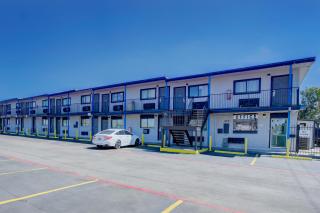 Super 7 Inn By OYO San Antonio NW Medical Center - 9