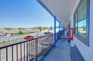 Super 7 Inn By OYO San Antonio NW Medical Center - 2