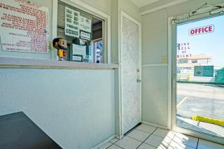 Super 7 Inn By OYO San Antonio NW Medical Center - 1