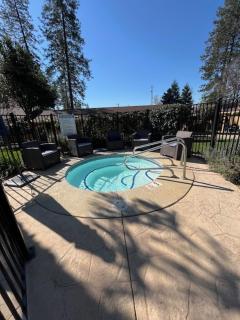 Ponderosa Gardens Motel - 5