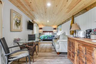 The Wood Shed with hot tub - 4