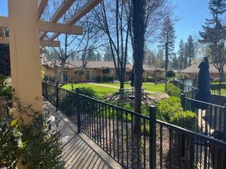 Ponderosa Gardens Motel - 6