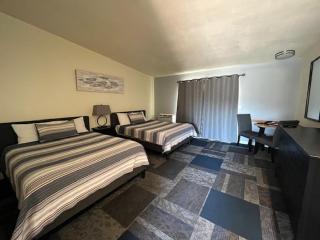 Ponderosa Gardens Motel - 7