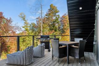 Hot-Tub Sauna Cold Plunge - Evergreen Escape - 7