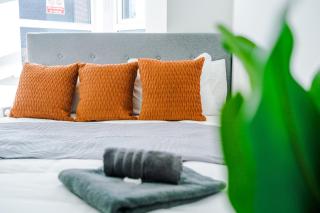 Modern 2BR Flat with Parking, Fully Equipped, Sleeps 4 - 4