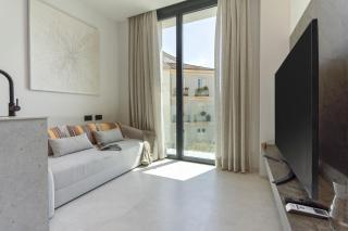 Magnificent Renovated 2BD 2BTH Duplex with Terrace - City Centre - 5