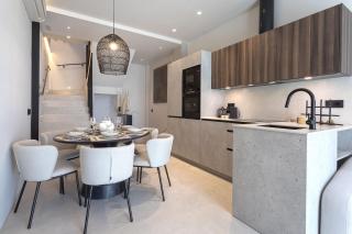 Magnificent Renovated 2BD 2BTH Duplex with Terrace - City Centre - 2