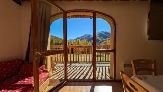Appartement 4 pièces pour 6-8 personnes, 2 chambres, 1 cabine, 2 canapés-lit double dans le salon, au pied des pistes et piscine l'été, wifi fibre - 2