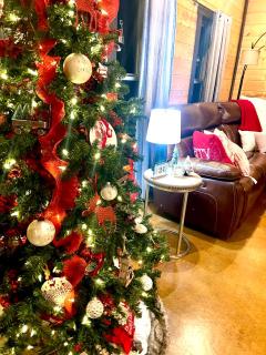 Knotty and Nice Luxury Cabin - 5