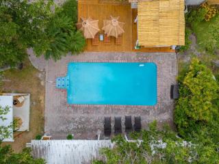 9BR Heated Pool Hot Tub Sleeps 25 - 1