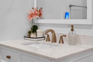 9BR Heated Pool Hot Tub Sleeps 25 - 2