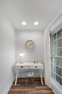 9BR Heated Pool Hot Tub Sleeps 25 - 4