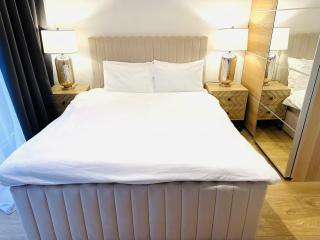 Westferry Deluxe Apartment 3 - 2