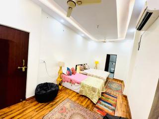 The Family Courtyard Suites - A Boutique Guest House Villa - 3