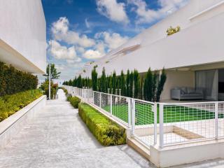 Modern Pool Bungalow - 1