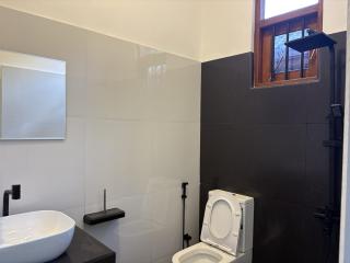 Brand-New Modern 2-Bedroom Haven in Weligama - 2