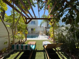 Serenity Family Villa - 5 min walk to Beach - 6