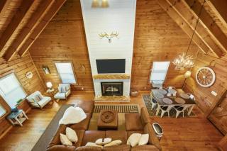 Hot Tub WiFi Firepit HazelBrook Haven - 9