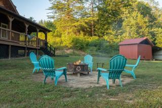 Hot Tub WiFi Firepit HazelBrook Haven - 8