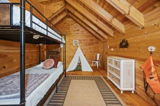 Hot Tub WiFi Firepit HazelBrook Haven - 7