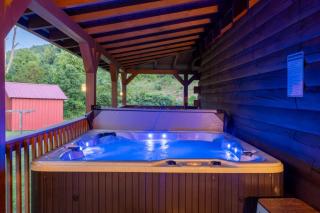 Hot Tub WiFi Firepit HazelBrook Haven - 6