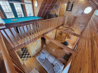 Hot Tub WiFi & Pool Table - Mountain Rose - 0