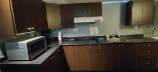 Affordable Private Suite, Near Airport, Free Parking - 8