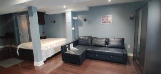 Affordable Private Suite, Near Airport, Free Parking - 6