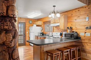 Hot Tub No Pet Fee Prime Location - Beary Cozy - 9