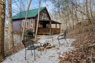 Hot Tub No Pet Fee Prime Location - Beary Cozy - 5