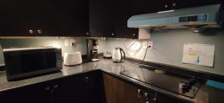 Affordable Private Suite, Near Airport, Free Parking - 2