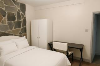 Bargain room minuites from train station - 0