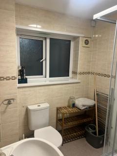 Bargain room minuites from train station - 2