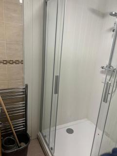 Bargain room minuites from train station - 1