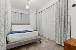 4BR apartment Steps to beach Wifi & Nightlife - 2