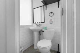 4BR apartment Steps to beach Wifi & Nightlife - 1