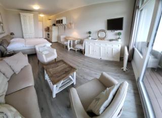 Kleine Schönheit mit Seeblick - 0