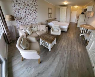 Kleine Schönheit mit Seeblick - 6