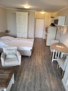 Kleine Schönheit mit Seeblick - 3